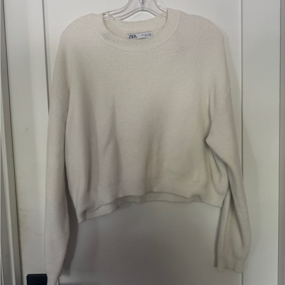Zara Women's Off-White Crew Neck Sweater